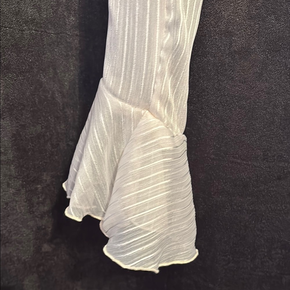 Chic Cream Ruffled Blouse - Picture 5 of 8